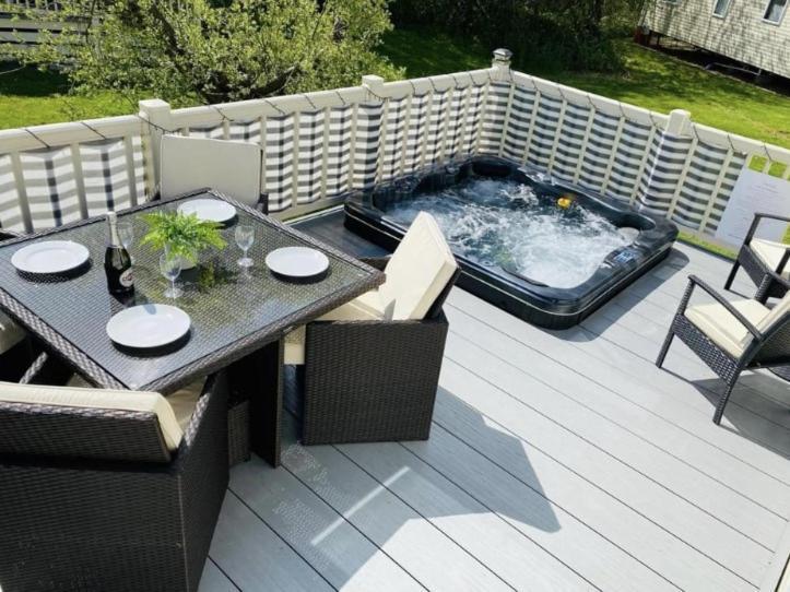 فيلا Prime Location & Luxurious Hot Tub تاتيرشال المظهر الخارجي الصورة